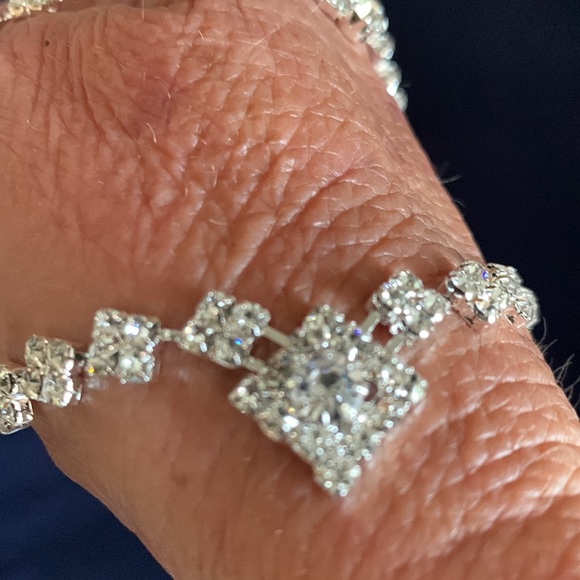 RHINESTONE SWEATER KEEPER - Picture 5 of 12